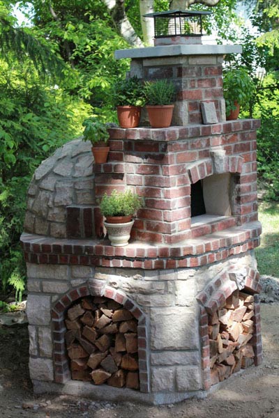 Wood Fired Pizza Oven in Bricks and Stone