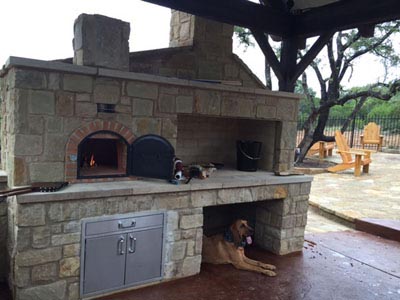 Outdoor kitchen pizza oven